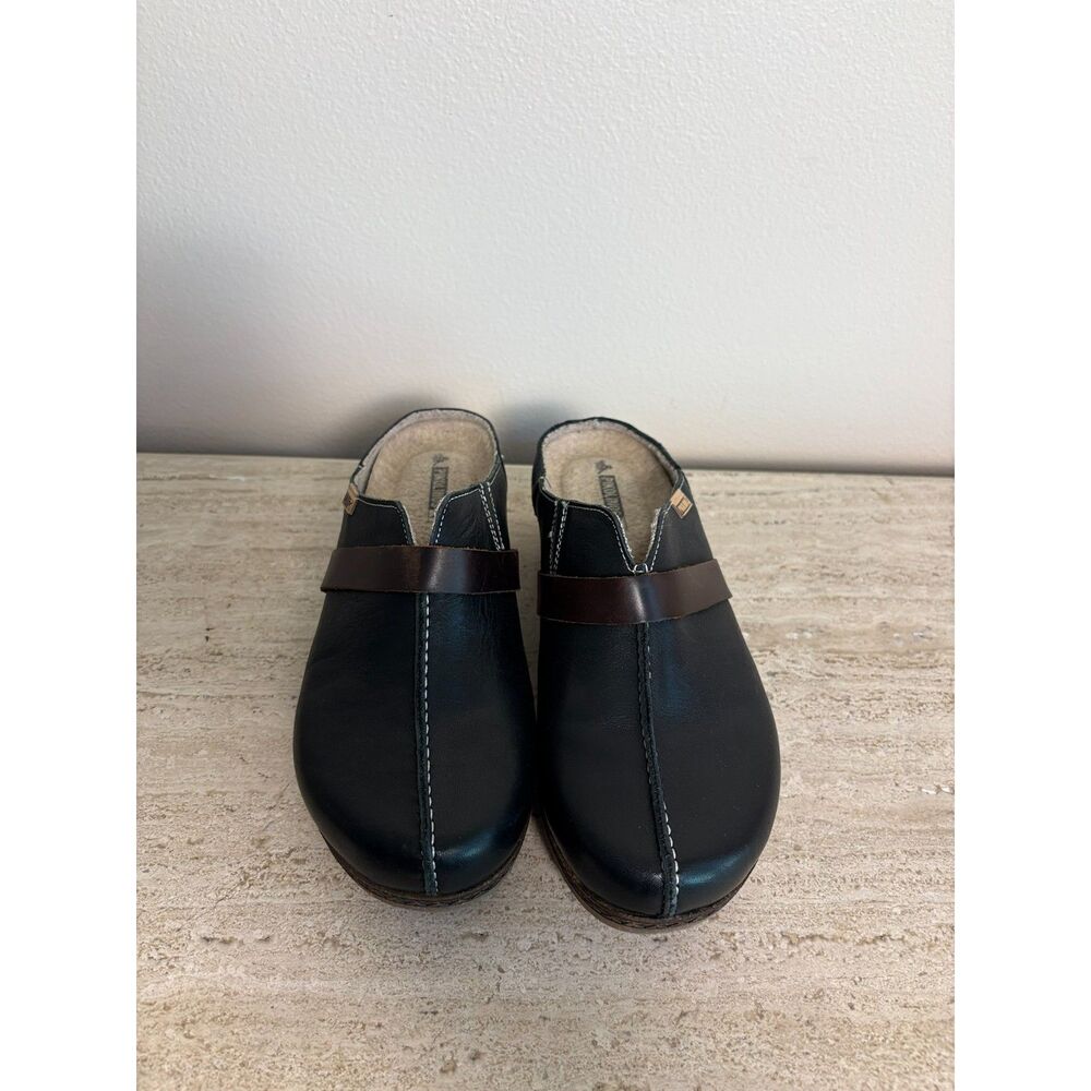 NWOT Pikolinos black clogs size 39
